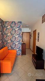 Bilocale a 150 mt dal mare con posto auto privato