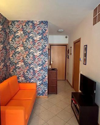 Bilocale a 150 mt dal mare con posto auto privato