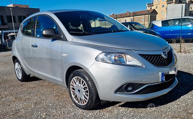 Lancia Ypsilon 1.2 69 CV 5 porte Platinum
