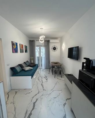 Riccione Sunrise Holiday Home con Piscina