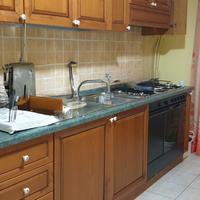 Cucina componibile e porte da interno. 