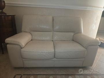 Divano in pelle color beige