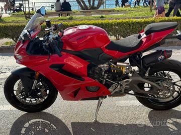 Ducati Panigale V2 2025 pari al nuovo -1400 KM-