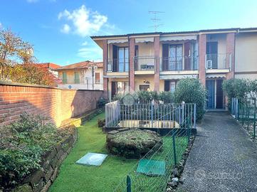 VILLA A SCHIERA A RONCO BRIANTINO