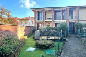 VILLA A SCHIERA A RONCO BRIANTINO