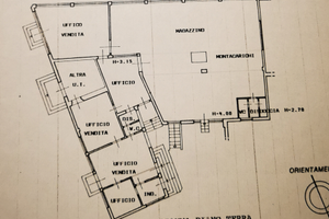 Magazzino con locale commerciale