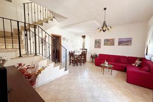 PORZIONE DI TRIFAMILIARE A ANZIO