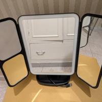 specchio da trucco con luce