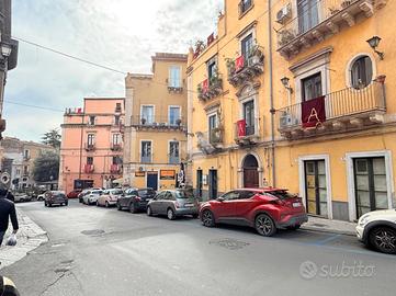 STESICORO-2 Vani in zona strategica