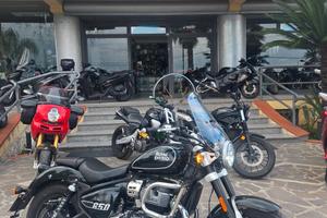 Royal Enfield Super Meteor 650 accessori inclusi