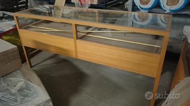 Arredamento per attività commerciale 