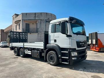 MAN TGS 26.320 6x2 - Pianale con rampe