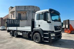 MAN TGS 26.320 6x2 - Pianale con rampe