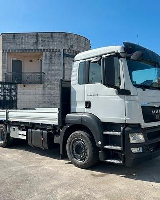 MAN TGS 26.320 6x2 - Pianale con rampe