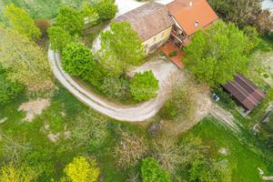 RUSTICO CON AMPIO TERRENO