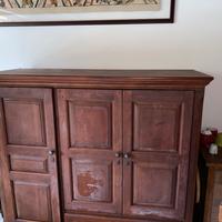 Armadietto in legno massiccio