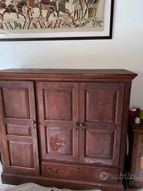 Armadietto in legno massiccio