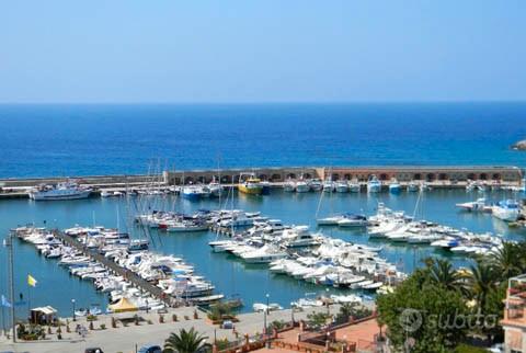 Locale sul lungomare di Marina di Camerota