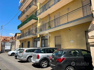 4 LOCALI A ACI SANT'ANTONIO