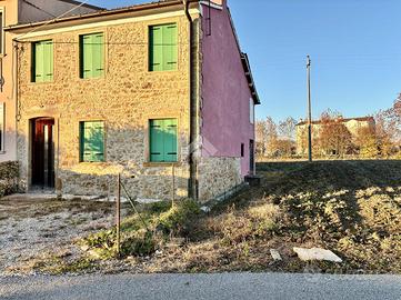 CASA SEMINDIPENDENTE A NANTO