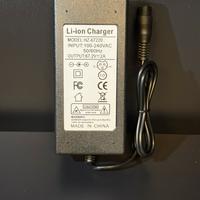 Caricatore 60V 2A Scooter o bici elettrica 67.2V