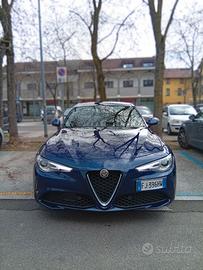 Alfa Romeo Giulia at8 2.2 180cv business sport