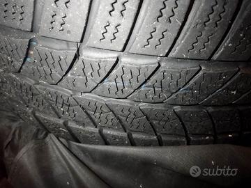 Gomme invernali barum 195/65 R15 montate su cerchi