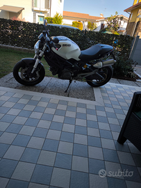 Ducati Monster 696