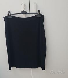 Gonna nera, in maglia, marca Baroni.