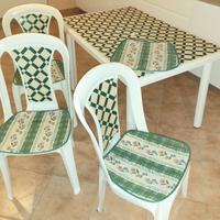 Tavolo in pvc + 4 sedie + 4 cuscini 