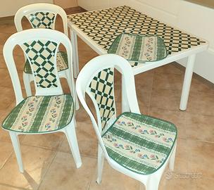 Tavolo in pvc + 4 sedie + 4 cuscini 
