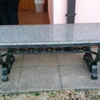 Tavolo in ferro battuto con vetro e marmo