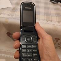 cellulare vintage a conchiglia Samsung E1270 