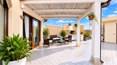 Trilocale bilivelli con grande terrazza