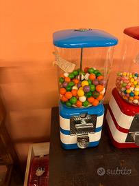 distributore di chewing-gum cicche restaurato