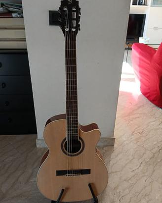 Chitarra classica elettrificata