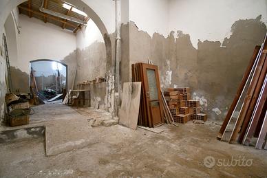 Ampi locali con cortile privato