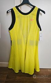 vestito sportivo Nike 