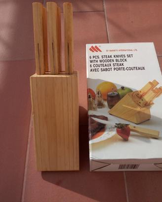 Ceppo in legno e coltelli