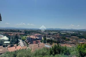 CASA SEMINDIPENDENTE A PRATO