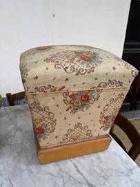 Pouf appoggia piedi sgabello ricamato a mano