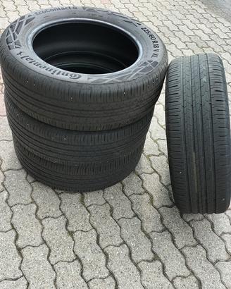 Gomme 225/60/18