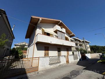 CASA SEMINDIPENDENTE A MONTESILVANO