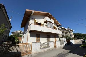 CASA SEMINDIPENDENTE A MONTESILVANO