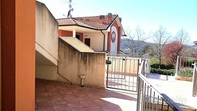 Mombaroccio bilocale 64 mq. con scoperto e garage