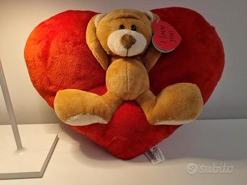 Peluche cuscino cuore con orsetto - SAN VALENTINO