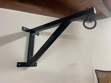 Gancio per sacco da boxe