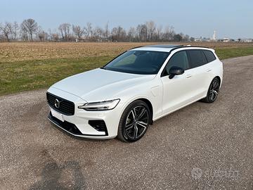 V60 T6 Plug in R Design 18Kwh