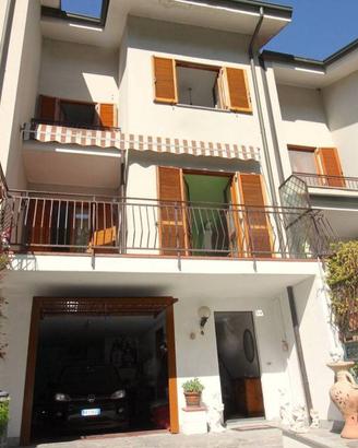 Casa indipendente di 120 m² con 4 locali e box aut