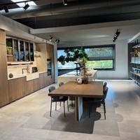 Cucina con isola di altissima qualità scontata